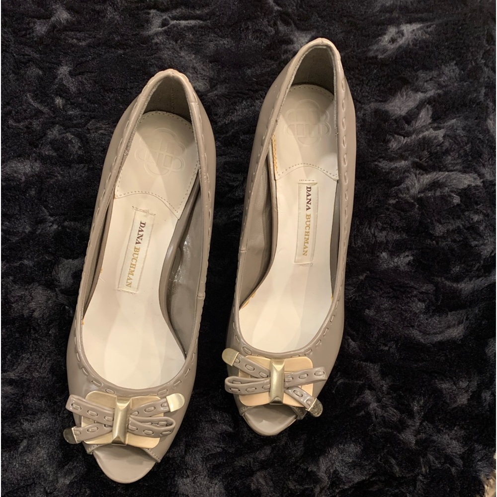 Dana Buchman women shoe